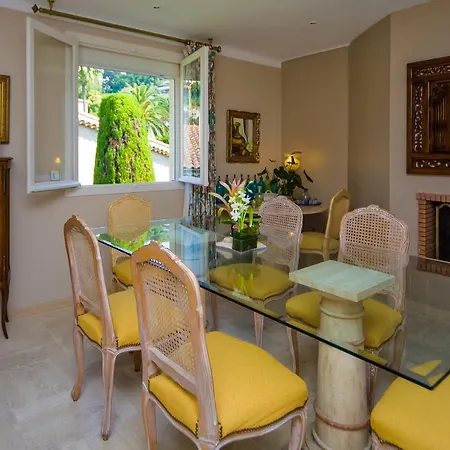 Sleeps 6 Pool Air Con Wifi Le Cannet